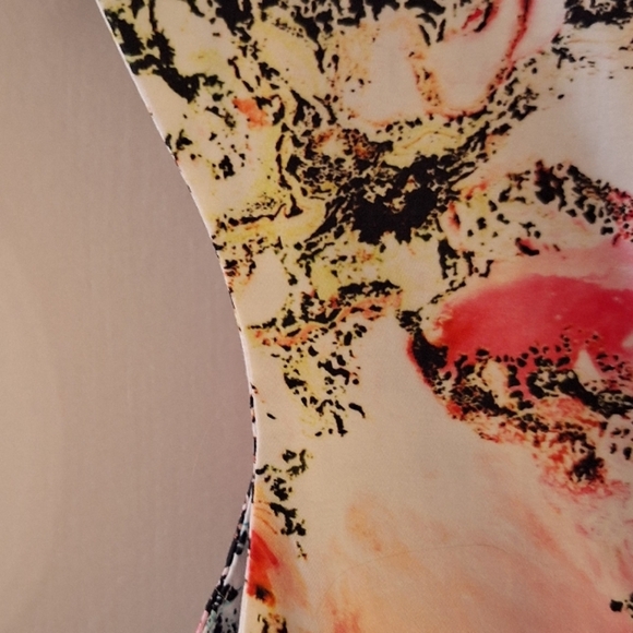 FRENCH CONNECTION DESIGNER FLORAL FITTED SLEEVELESS DRESS - Picture 5 of 7